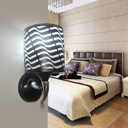 Moderne wandlamp van smeedijzeren schapenvacht