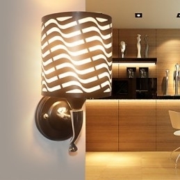 Moderne wandlamp van smeedijzeren schapenvacht