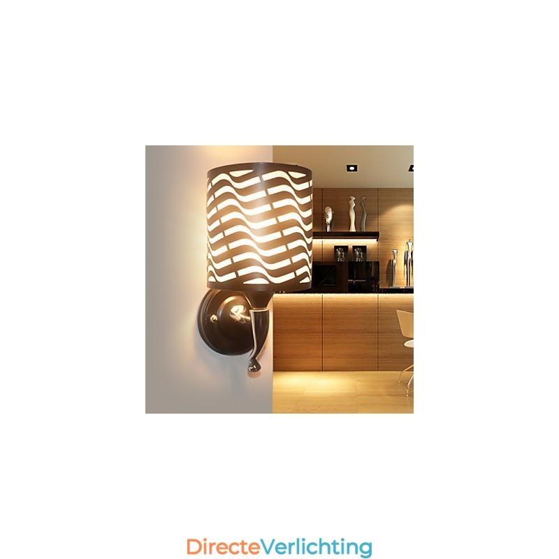 Moderne wandlamp van smeedijzeren schapenvacht