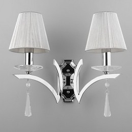 Elegante wandlamp met 2 lampen, versierd met kristallen druppels
