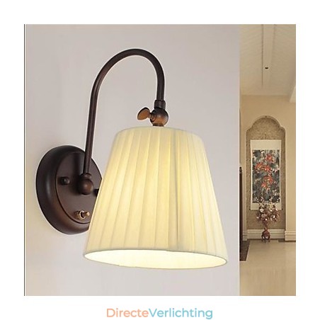 Wandlamp van ijzer met stoffen kap in 1 lamp Wandlamp van ijzer met stoffen kap in 1 lamp