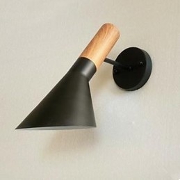 Moderne eenvoudige woonkamer bed smeedijzer imitatie hout wandlamp