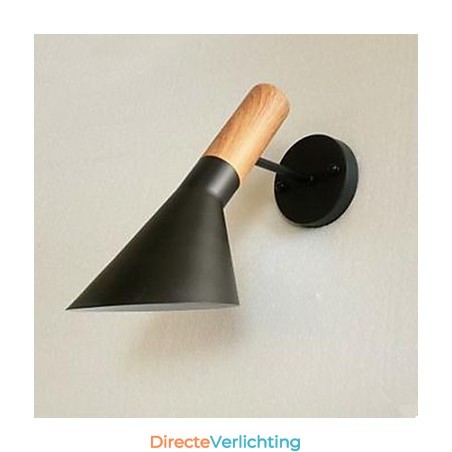 Moderne eenvoudige woonkamer bed smeedijzer imitatie hout wandlamp Moderne eenvoudige woonkamer bed smeedijzer imitatie hout wandlamp