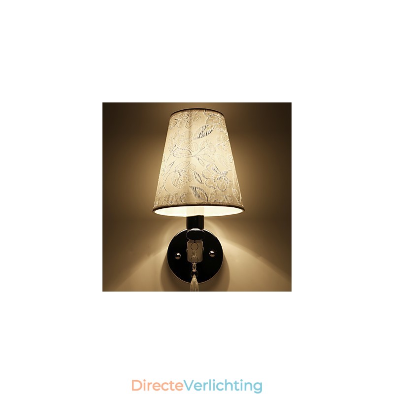 Moderne, eigentijdse, gegalvaniseerde landelijke wandlamp met sfeerverlichting