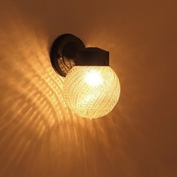 Moderne, eigentijdse zwarte oxide-afwerking voor sfeerverlichting in ministijl