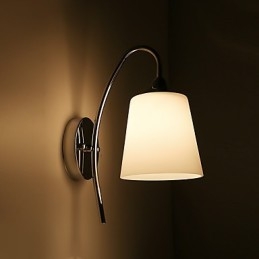 Moderne, eigentijdse, gegalvaniseerde landelijke wandlamp met sfeerverlichting