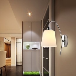 Moderne, eigentijdse, gegalvaniseerde landelijke wandlamp met sfeerverlichting