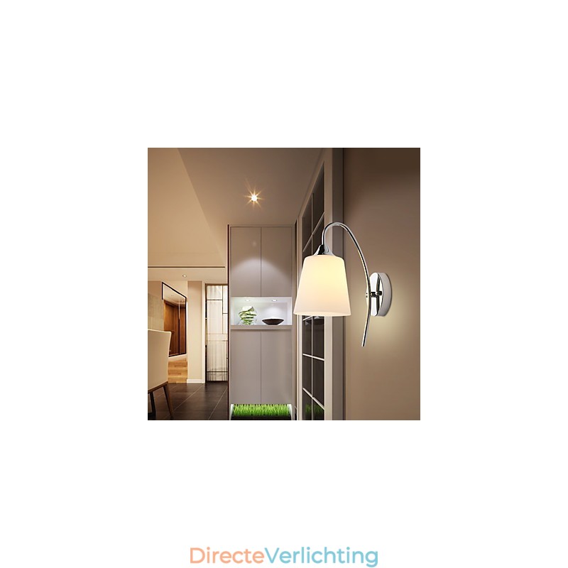 Moderne, eigentijdse, gegalvaniseerde landelijke wandlamp met sfeerverlichting