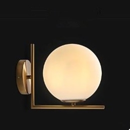 Hedendaagse en gecontracteerde glazen wandlamp, smeedijzer, individualiteit