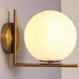 Hedendaagse en gecontracteerde glazen wandlamp, smeedijzer, individualiteit