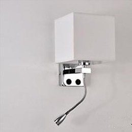 De moderne hotelkamer lezen creatieve stof gang balkon bedlamp