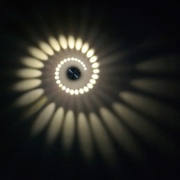 Moderne eigentijdse gegalvaniseerde functie voor omgevingslicht. Inbouw wandlamp.