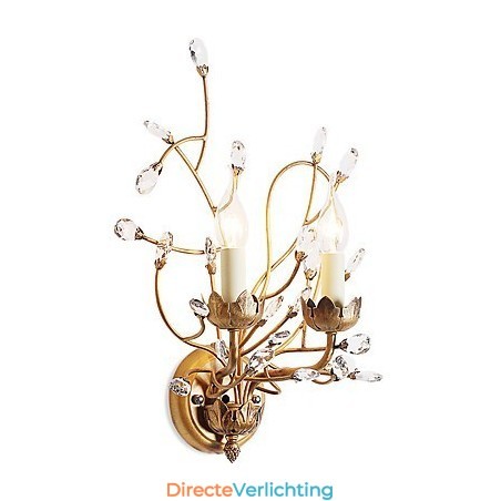 Moderne, eigentijdse, traditionele, klassieke, rustieke, landelijke schildering met kristallen verlichting Moderne, eigentijdse, traditionele, klassieke, rustieke, landelijke schildering met kristallen verlichting