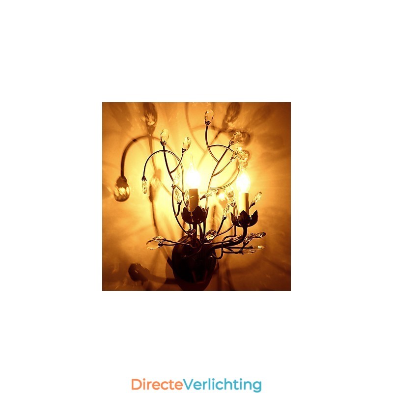 Moderne, eigentijdse, traditionele, klassieke, rustieke, landelijke schildering met kristallen verlichting