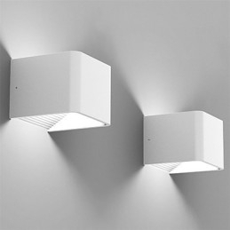 Moderne wandlamp voor binnen in de gang, omhoog en omlaag