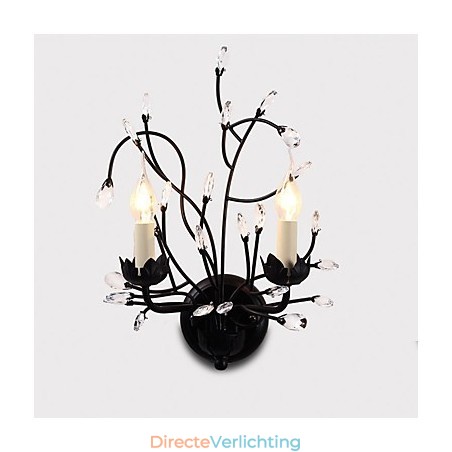 Moderne, eigentijdse, traditionele, klassieke, rustieke, landelijke schildering met kristallen verlichting Moderne, eigentijdse, traditionele, klassieke, rustieke, landelijke schildering met kristallen verlichting