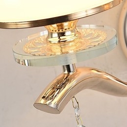 Moderne eigentijdse gegalvaniseerde functie voor wandlampen met kristalsfeerverlichting