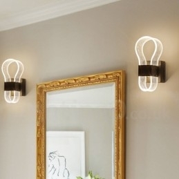 Moderne wandlamp met acryl kap voor gangpad in slaapkamer