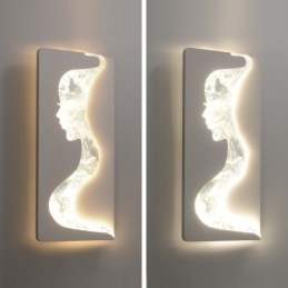 Binnen schattige meisjes kijkend naar links rechts wandlamp