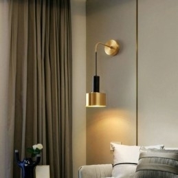 Moderne wandlamp zwart goud contrasterende kleur wandlamp