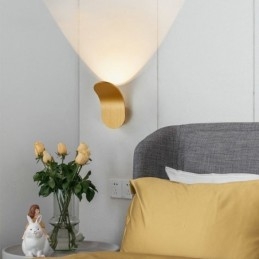 Minimalistische aluminium wandlamp