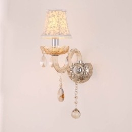 Elegante kristallen wandlamp in Europese stijl, gangpad