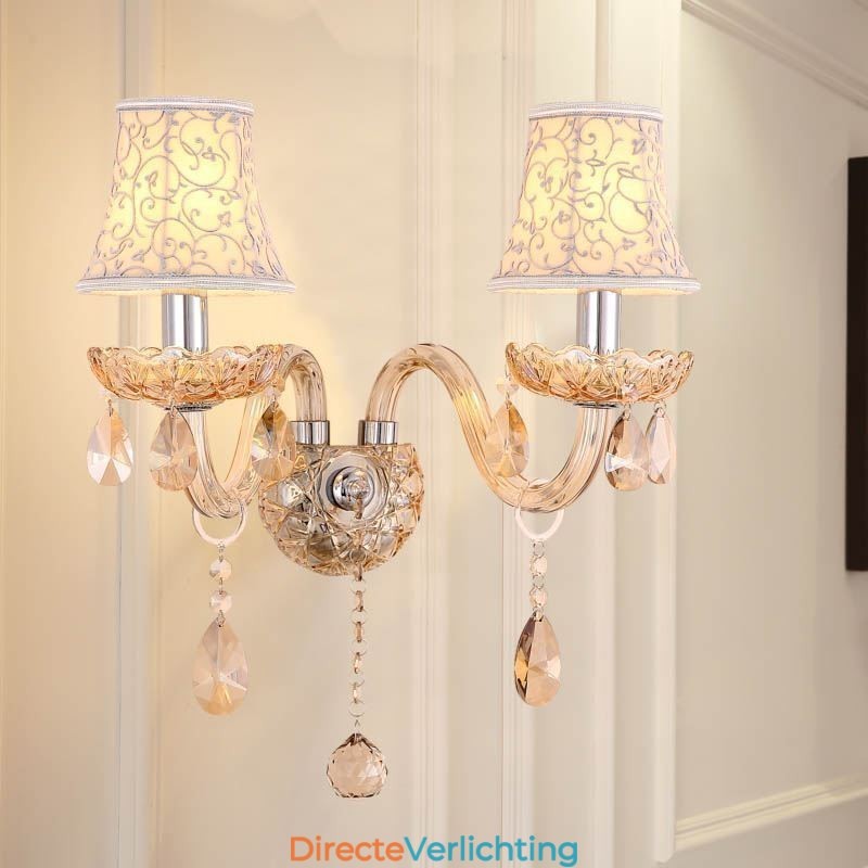 Elegante kristallen wandlamp in Europese stijl, gangpad