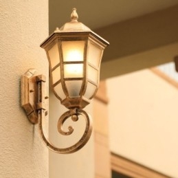 Europese wandlamp Retro buitenlamp Enkele kop waterdichte matglazen wandlamp