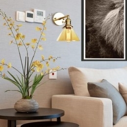 Moderne wandlamp met glazen kap
