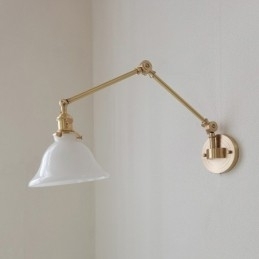 Moderne wandlamp met glazen kap