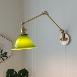 Moderne wandlamp met glazen kap