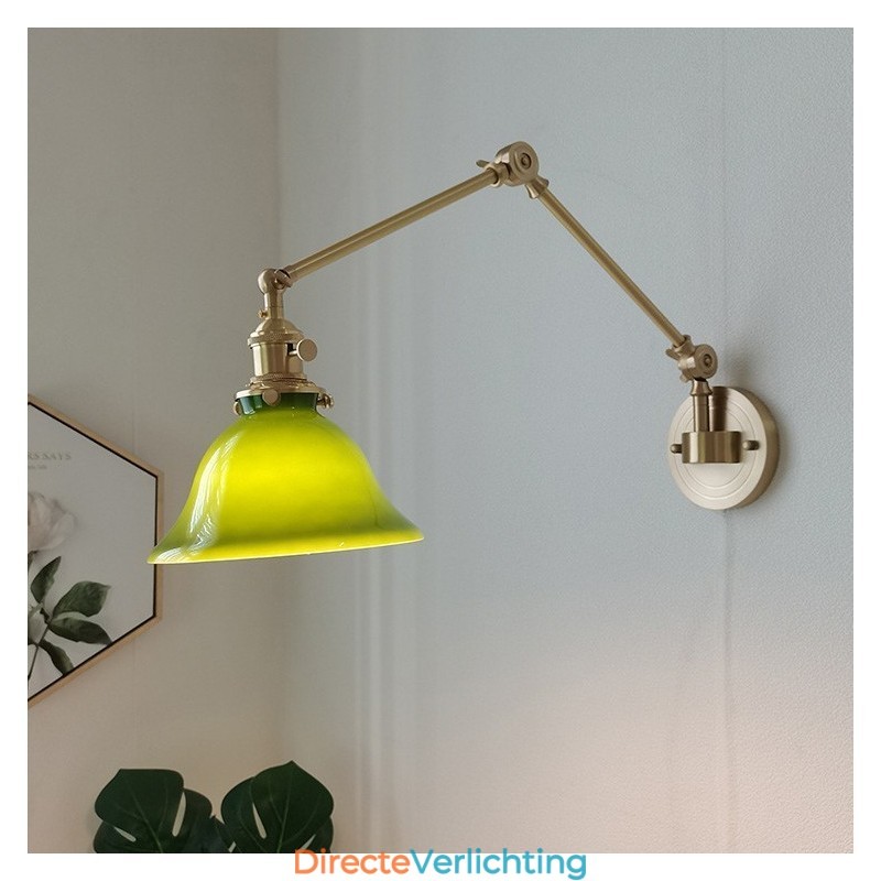 Moderne wandlamp met glazen kap