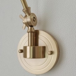 Moderne wandlamp met glazen kap