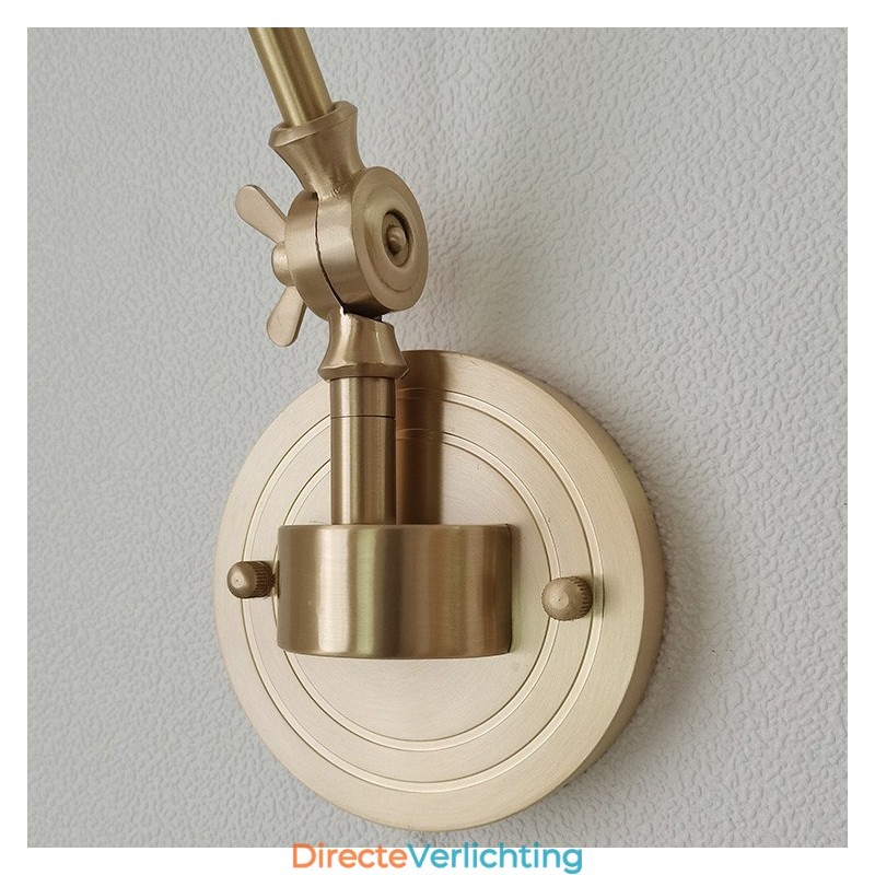 Moderne wandlamp met glazen kap
