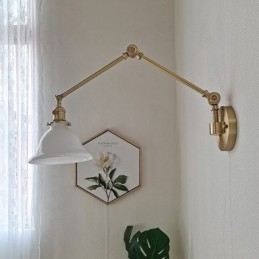Moderne wandlamp met glazen kap