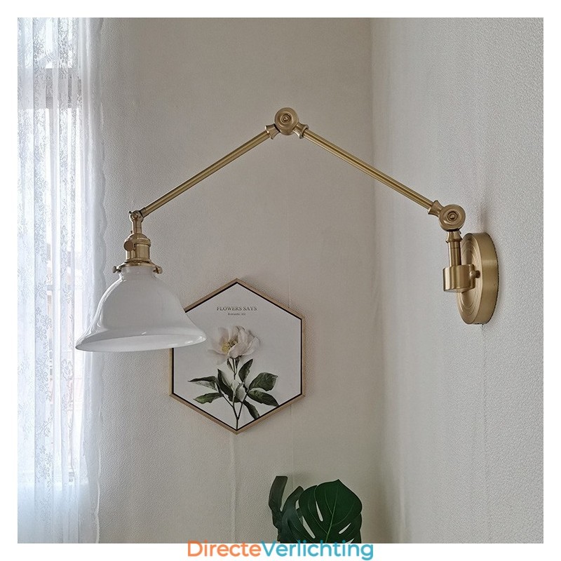 Moderne wandlamp met glazen kap