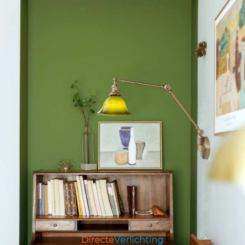 Moderne wandlamp met glazen kap