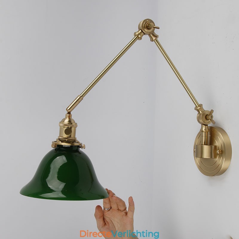 Moderne wandlamp met glazen kap