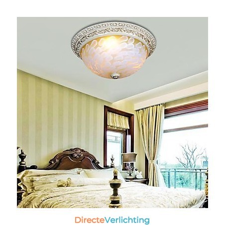 Witte plafondlamp met patroon van glashars en goudkleurig snijwerk in Europese stijl Witte plafondlamp met patroon van glashars en goudkleurig snijwerk in Europese stijl
