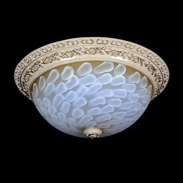 Witte plafondlamp met patroon van glashars en goudkleurig snijwerk in Europese stijl