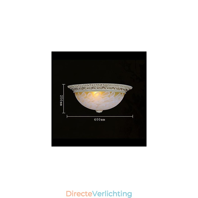 Witte plafondlamp met patroon van glashars en goudkleurig snijwerk in Europese stijl