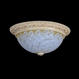 Witte plafondlamp met patroon van glashars en goudkleurig snijwerk in Europese stijl