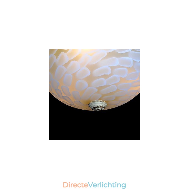 Witte plafondlamp met patroon van glashars en goudkleurig snijwerk in Europese stijl
