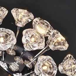 Moderne, eigentijdse, rustieke lodge, chroom metalen inbouwkast