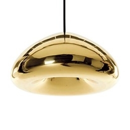 Moderne, eigentijdse metalen hanglamp met schilderij