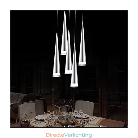 Moderne, eigentijdse hanglamp van chroommetaal Moderne, eigentijdse hanglamp van chroommetaal