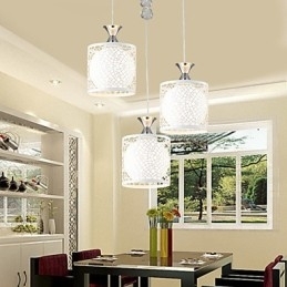 Hedendaagse en gecontracteerde drie creatieve kristallen hanglamp van smeedijzer