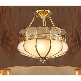 De klassieke koperen semi-plafondlamp Koperen veranda