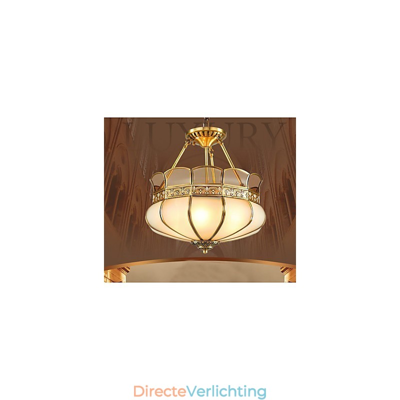 De klassieke koperen semi-plafondlamp Koperen veranda