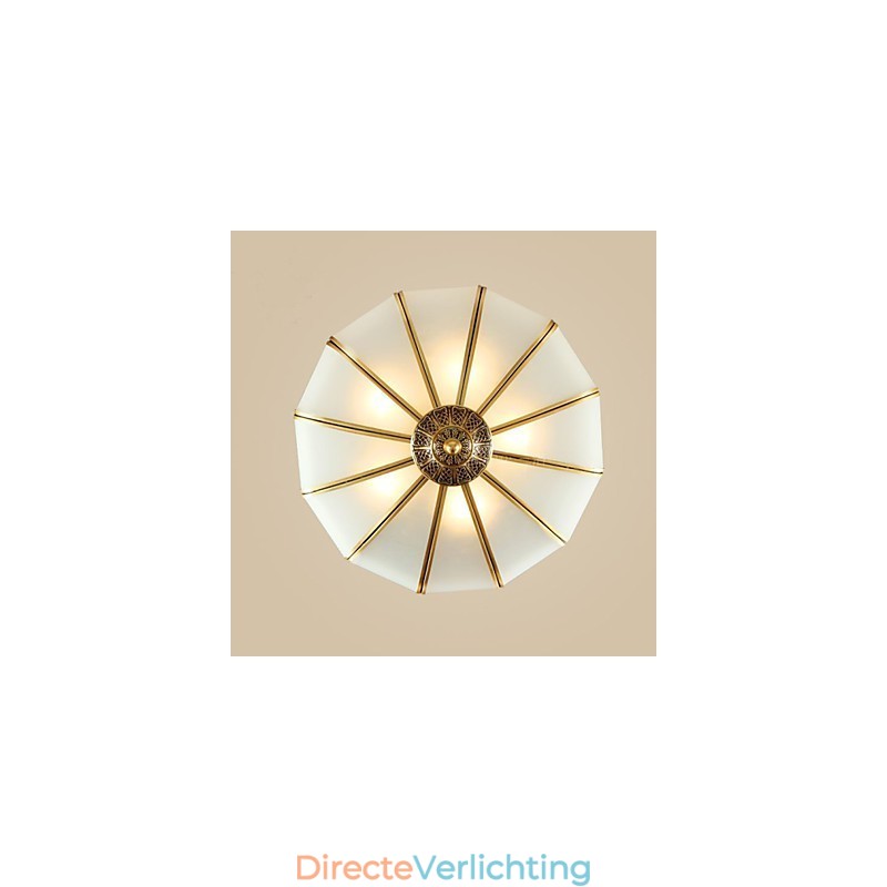 De klassieke koperen semi-plafondlamp Koperen veranda
